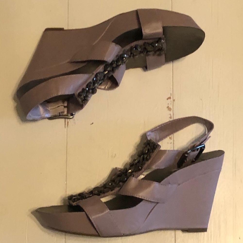 Simply Vera Wang lavender embellished wedges
